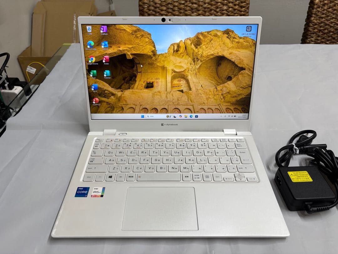 【美品】Dynabook GZ/HPW i7 11世代 16GB/256GB 白