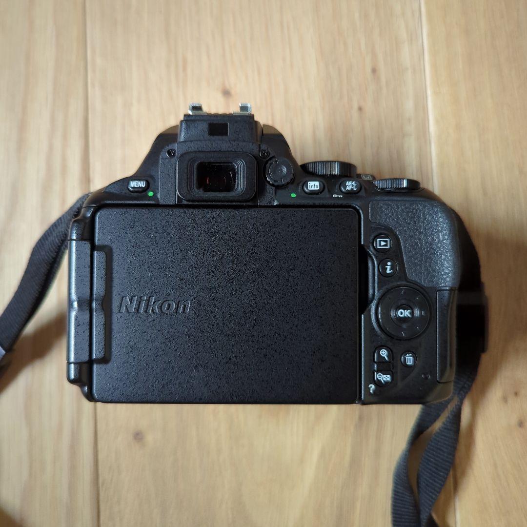 Nikon D5600 本体＋レンズ SIGMA 17-70mm F2.8-4