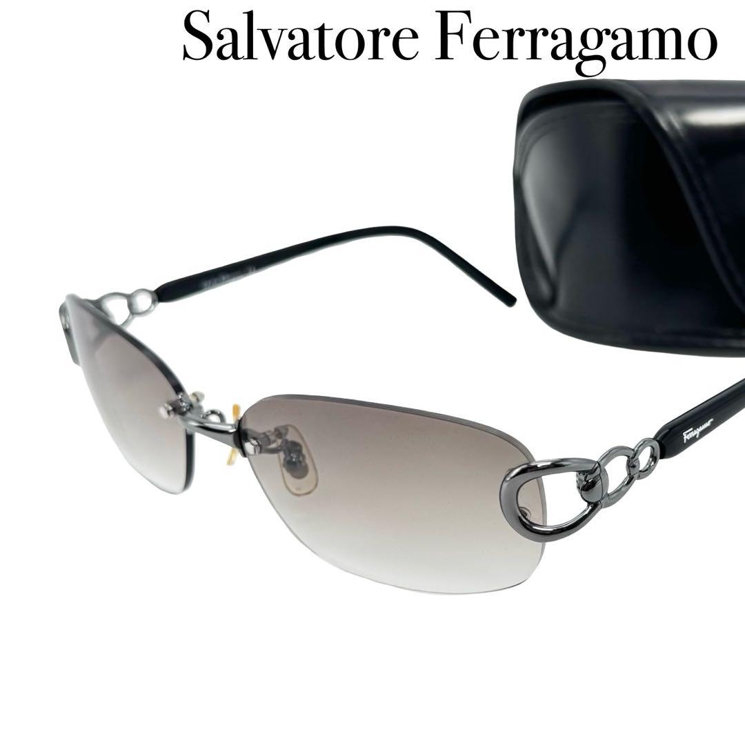 Salvatore Ferragamo フェラガモ サングラス レディース 黒