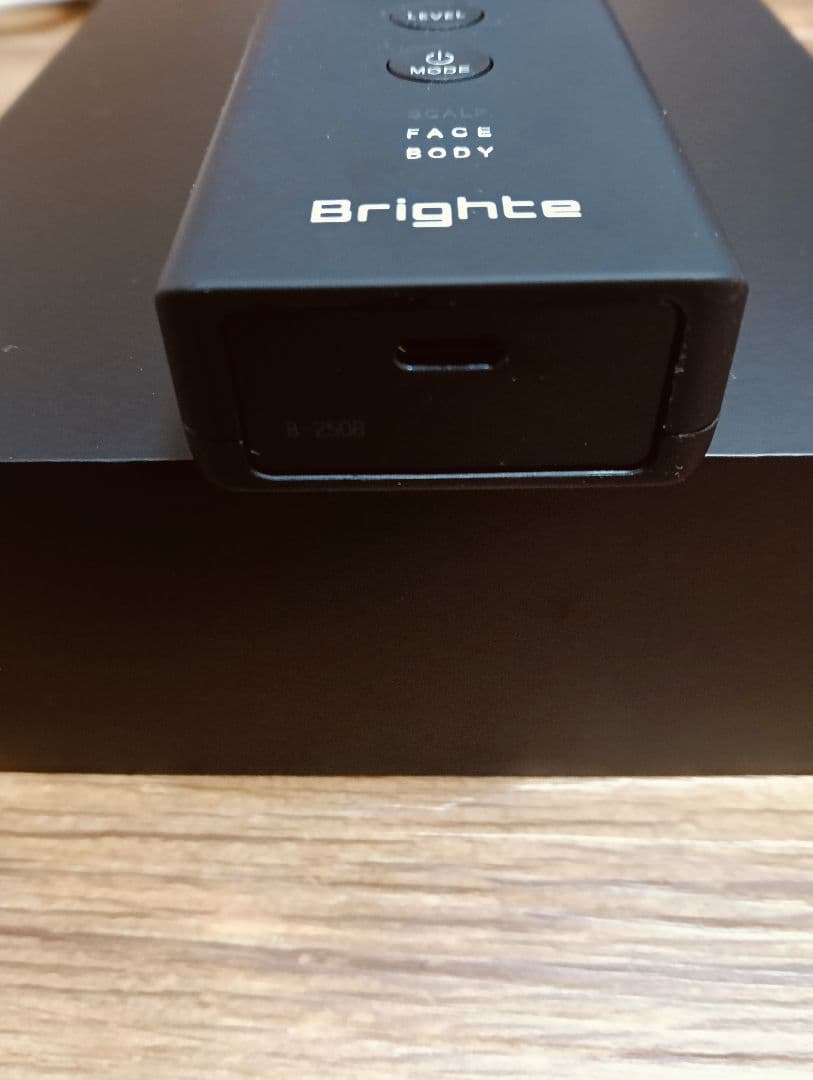 ＊Brighte ELEKIBRUSH 美顔器（説明書なし•ケーブル付／箱あり）