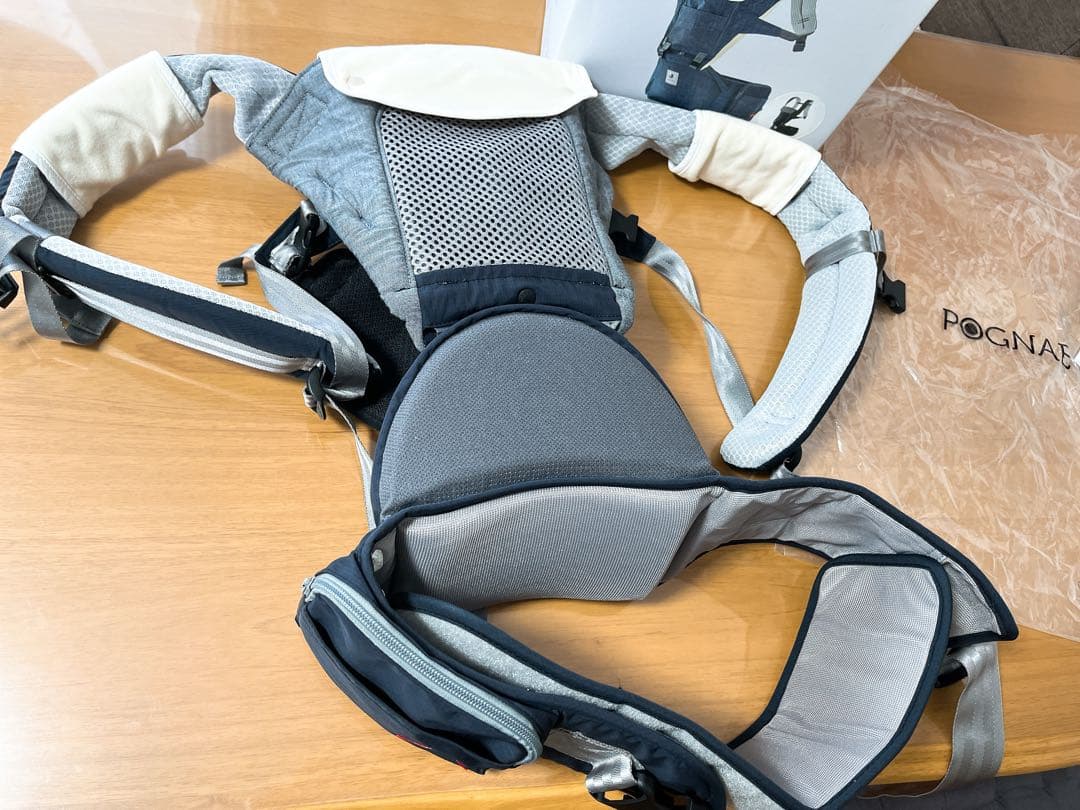 【美品】[ミキハウス×ポグネー]ベビーキャリア　チャコールグレー 抱っこ紐