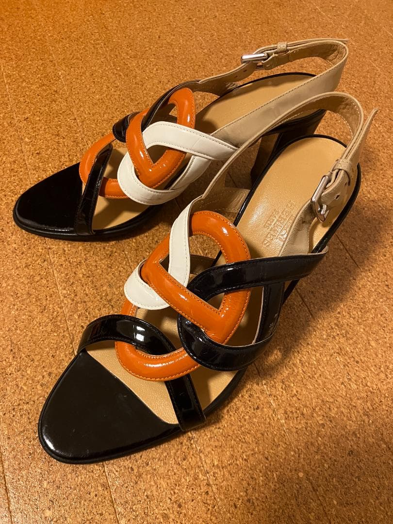 エルメス　クロスストラップサンダル