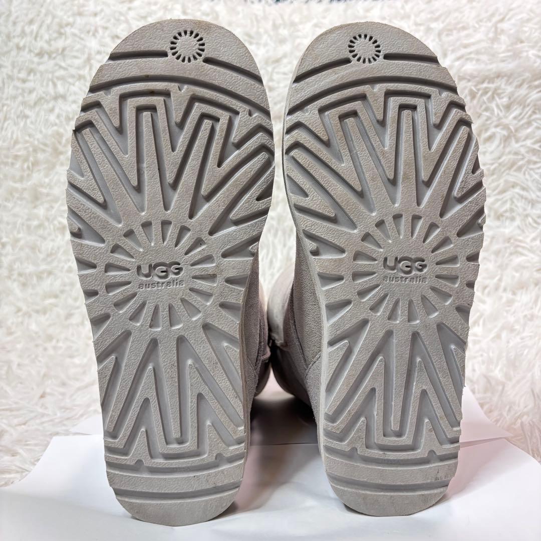 アメリカ限定品✨️UGG ムートンブーツ ピンクリボン ブレイズ 刺繍 チャーム