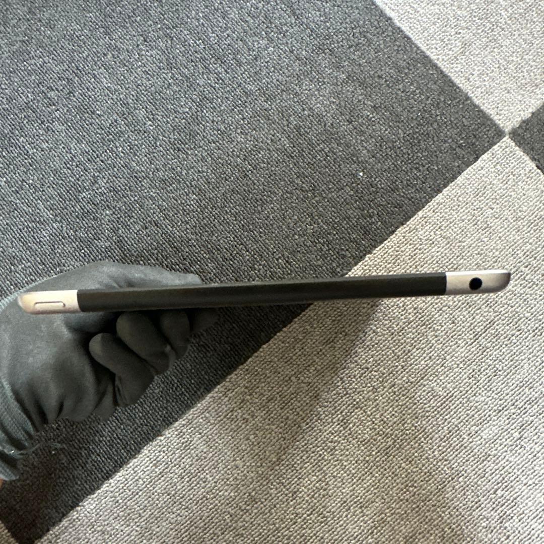 け*ぴ様 iPad 第6世代 A1954 128GB Wi-Fi+Celluar