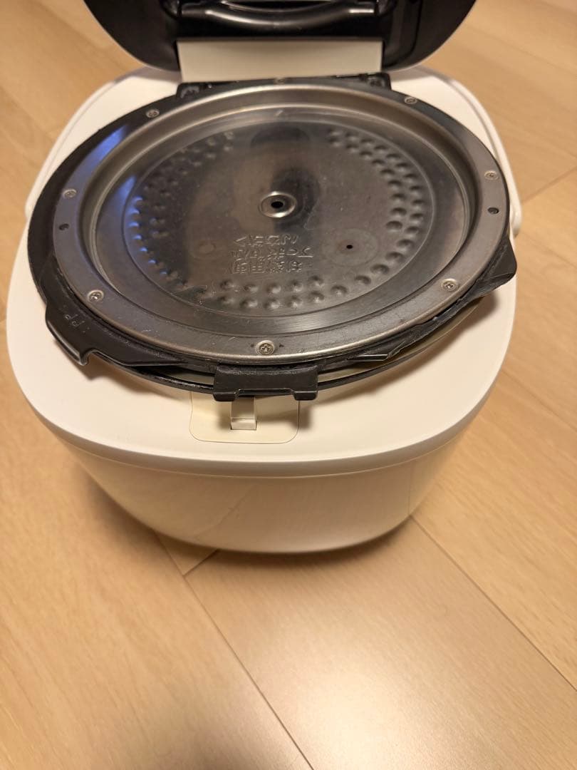 TOSHIBA IH炊飯器 RC-１８VRP ホワイト【中古】