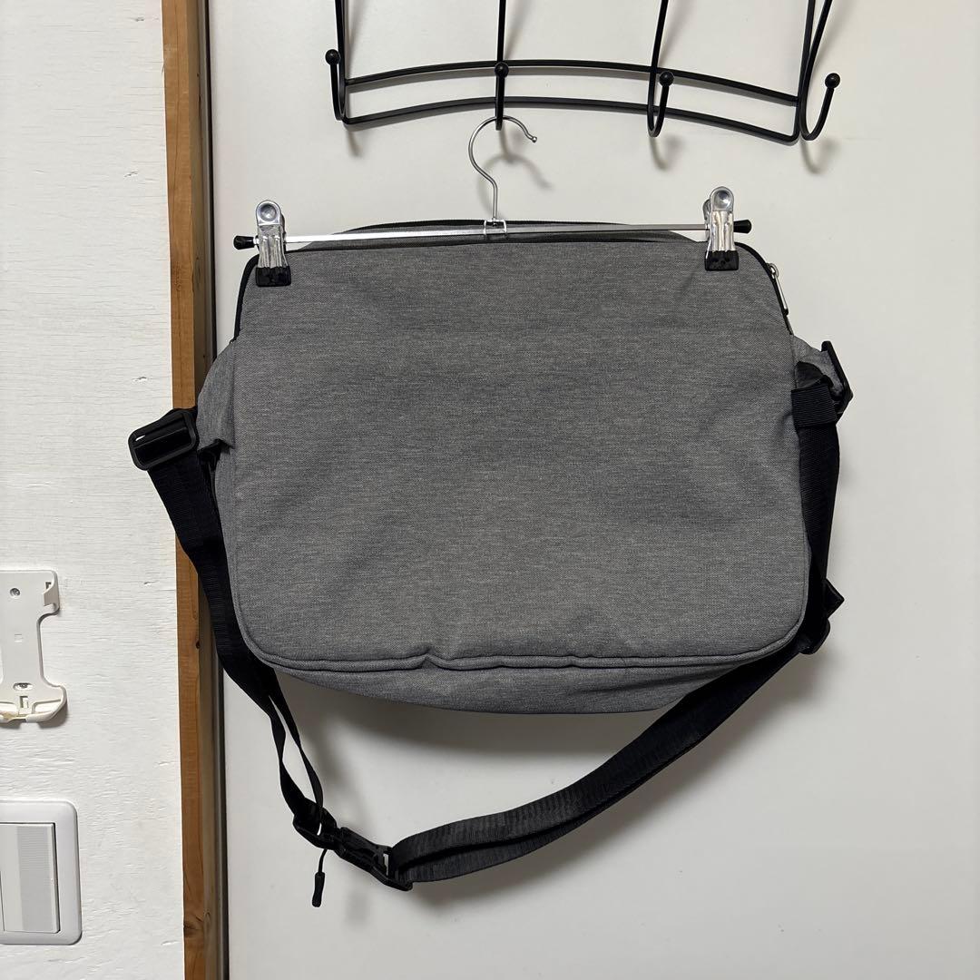 QUICKPACK グレー メッセンジャーバッグ