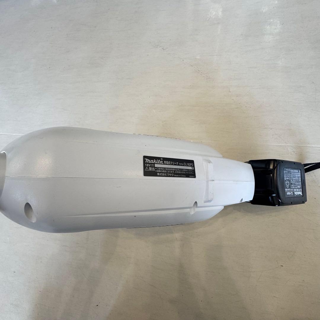 makita 充電式クリーナー CL182FD 18Vバッテリー付き
