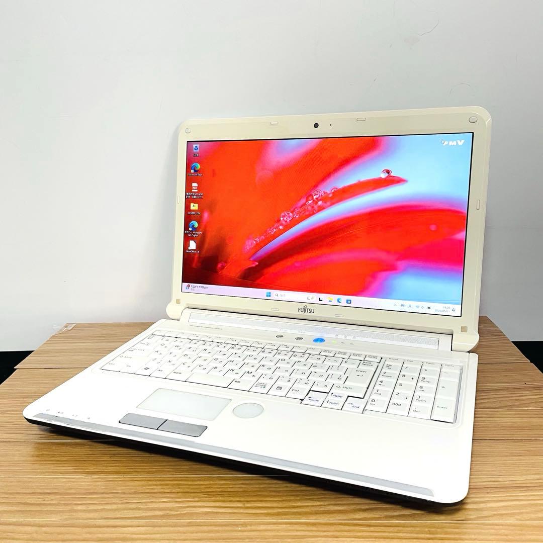 i5ホワイトSSD富士通ノートPCカメラWi-Fi Win11オフィスブルーレイ