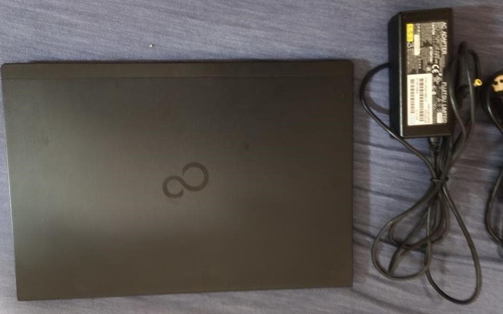 富士通 FMV LIFRBOOK U-939 Core i5-8365U