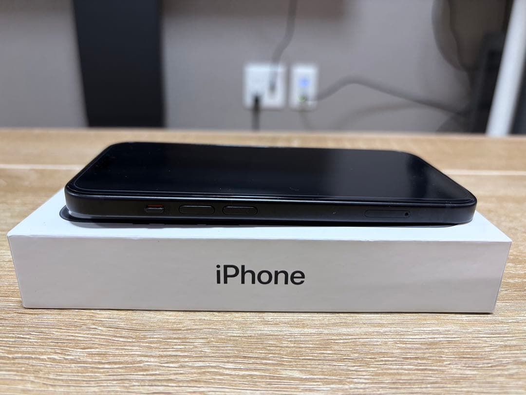 【極美品】iPhone 15 128GB ブラック SIMフリー