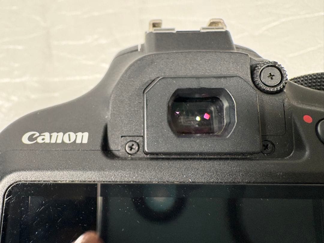 Canon EOS Kiss X70 デジタル一眼レフカメラ