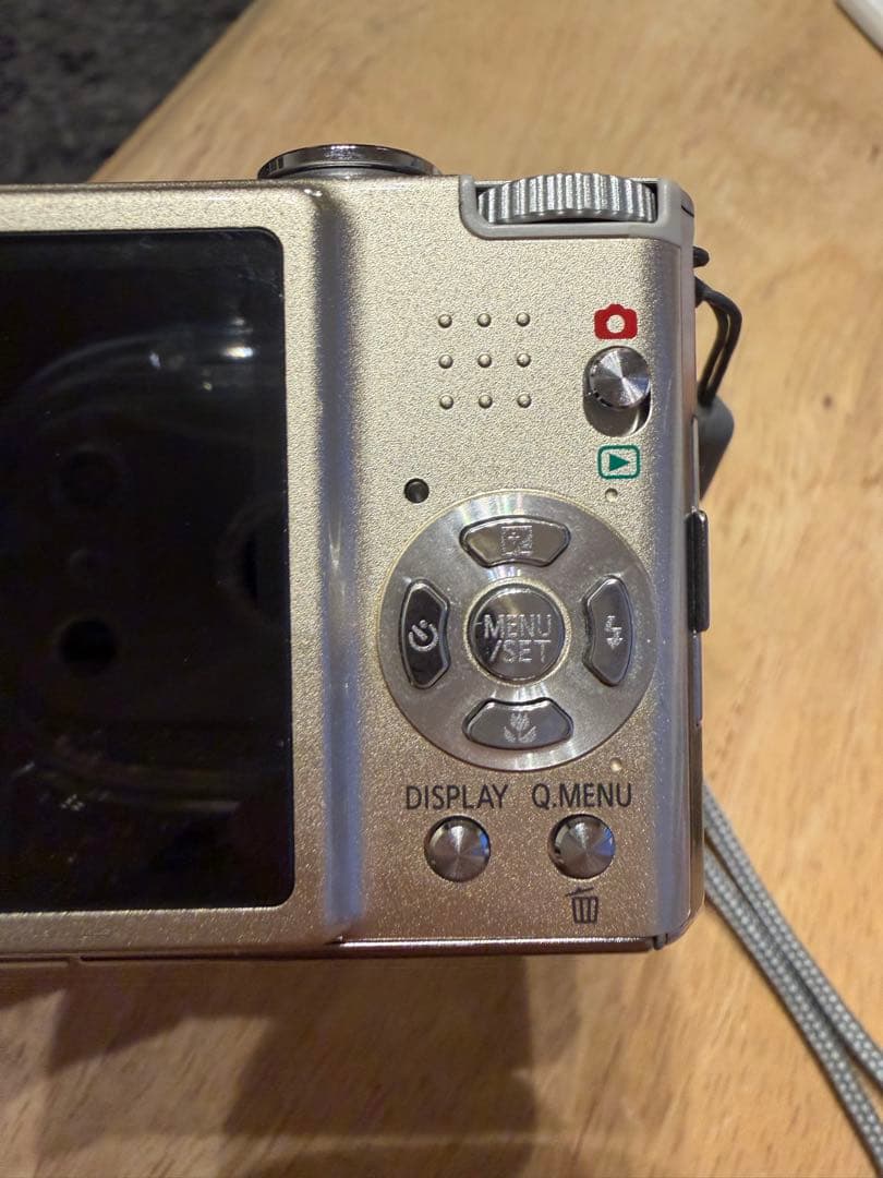 Panasonic FX40 ゴールド 12メガピクセル