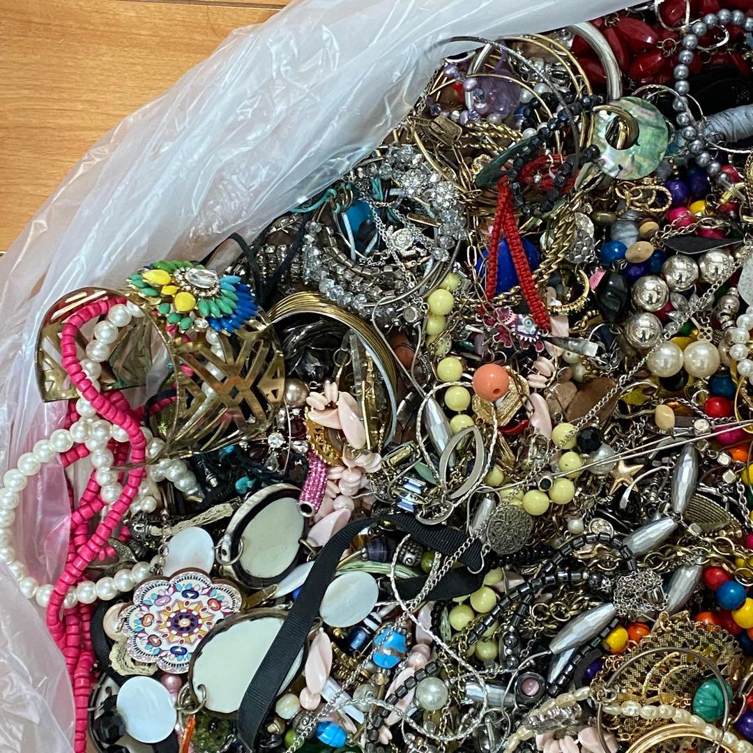 大量　まとめ売り　ジャンク　未選別　アクセサリー色々④　約9.9㎏　ネックレス他