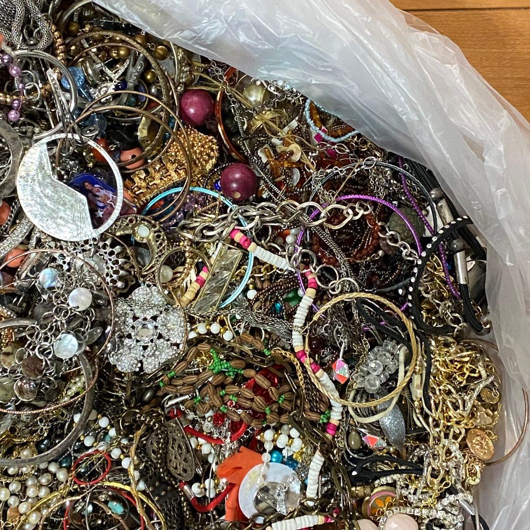大量　まとめ売り　ジャンク　未選別　アクセサリー色々④　約9.9㎏　ネックレス他