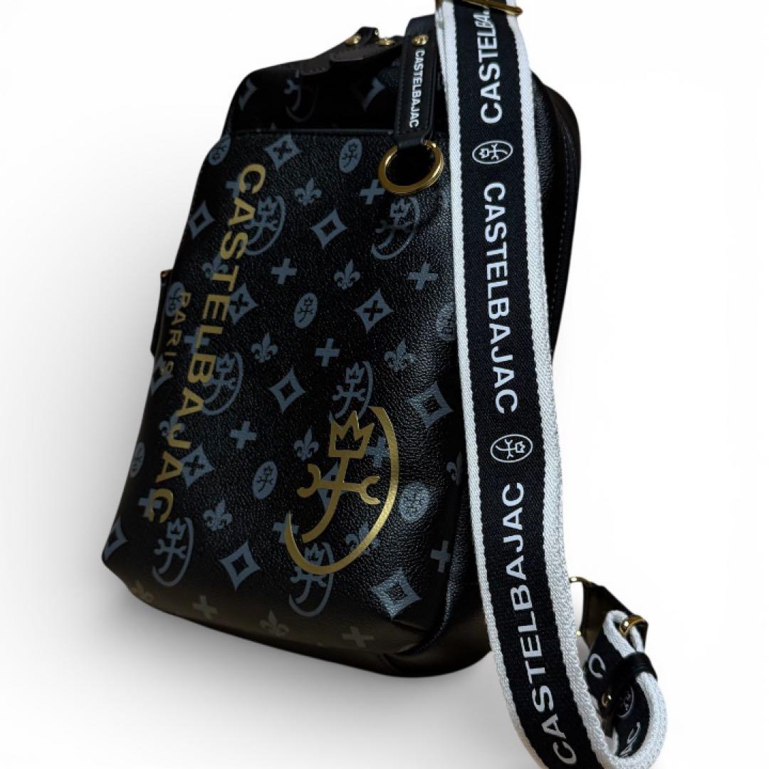極美品 カステルバジャック サシャ ボディバッグ モノグラム 黒 ゴールドロゴ