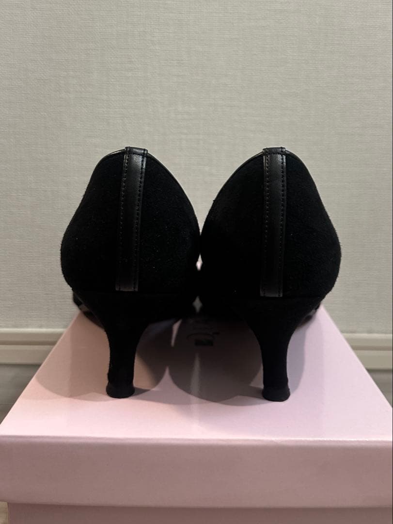 DIANA ブラックビジューバックル付きパンプス　ダイアナ