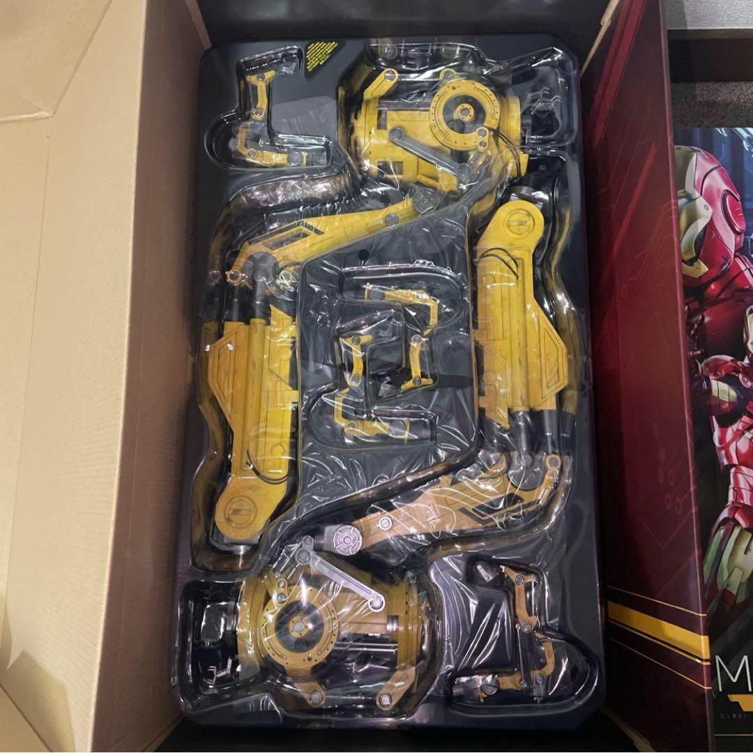 〈未展示品〉【クォーター】 アイアンマン・マーク４（パワードスーツ装着機付き）
