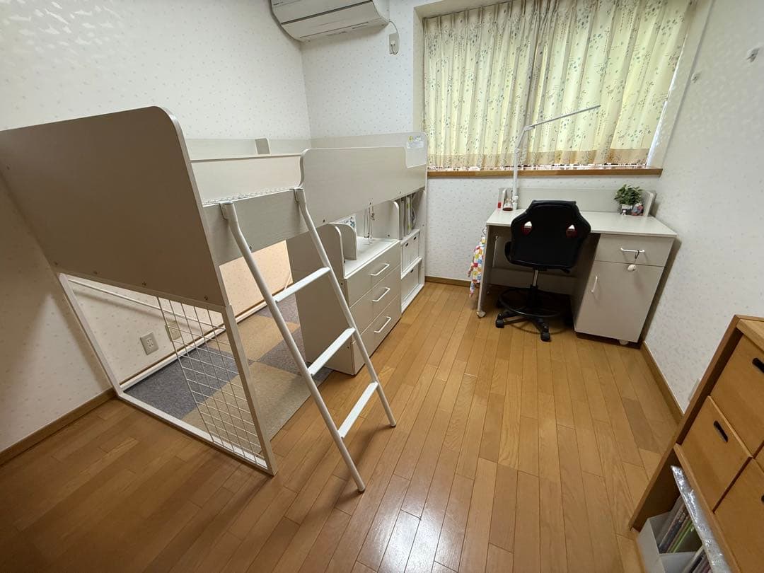 ロフトベッド・デスク付きホワイト 勉強机&椅子