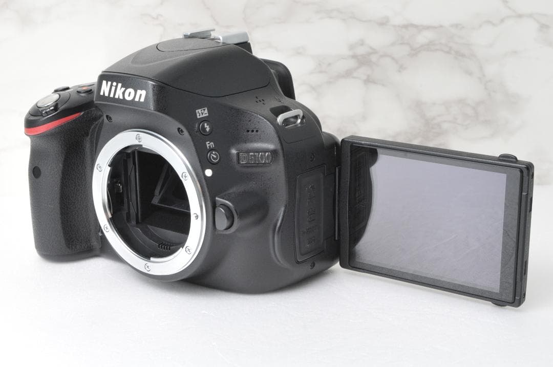 ショット数少なめ❣️Nikon D5100⭐️スマホ転送 自撮り 一眼レフカメラ