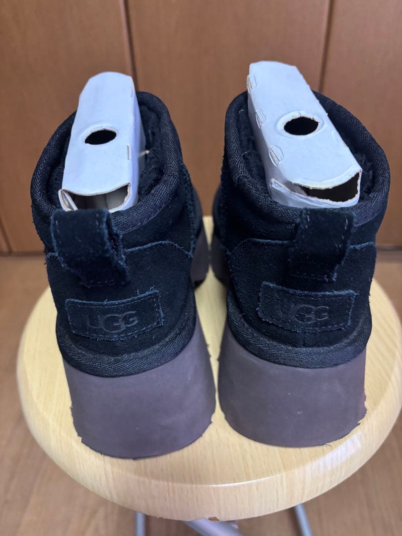 2月12日(木)まで　期間限定お値下げ　 UGG アグ　厚底ムートンブーツ　黒